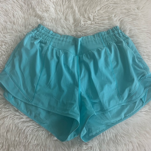 lululemon hotty hot high rise short 2.5” - Picture 1 of 3